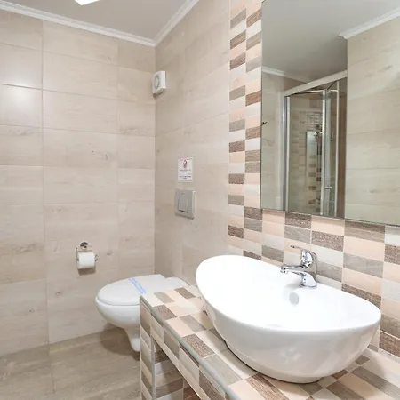 Sea View Apollo & In