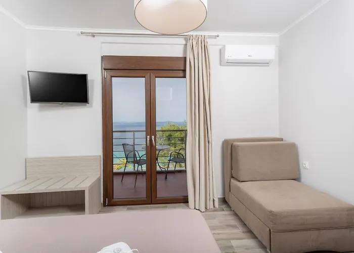 Sea View Apollo & In *