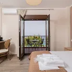 Sea View Apollo & In *