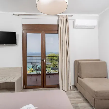 Sea View Apollo & In *