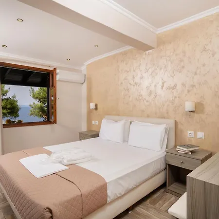 Sea View Apollo & In *