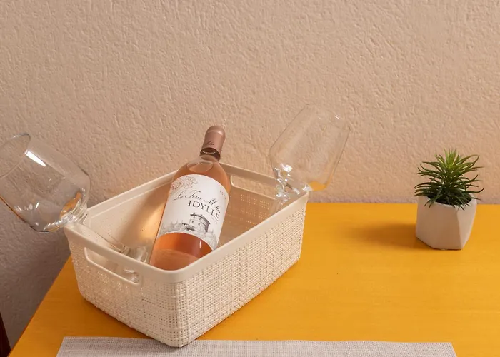 Sea View Apollo & In